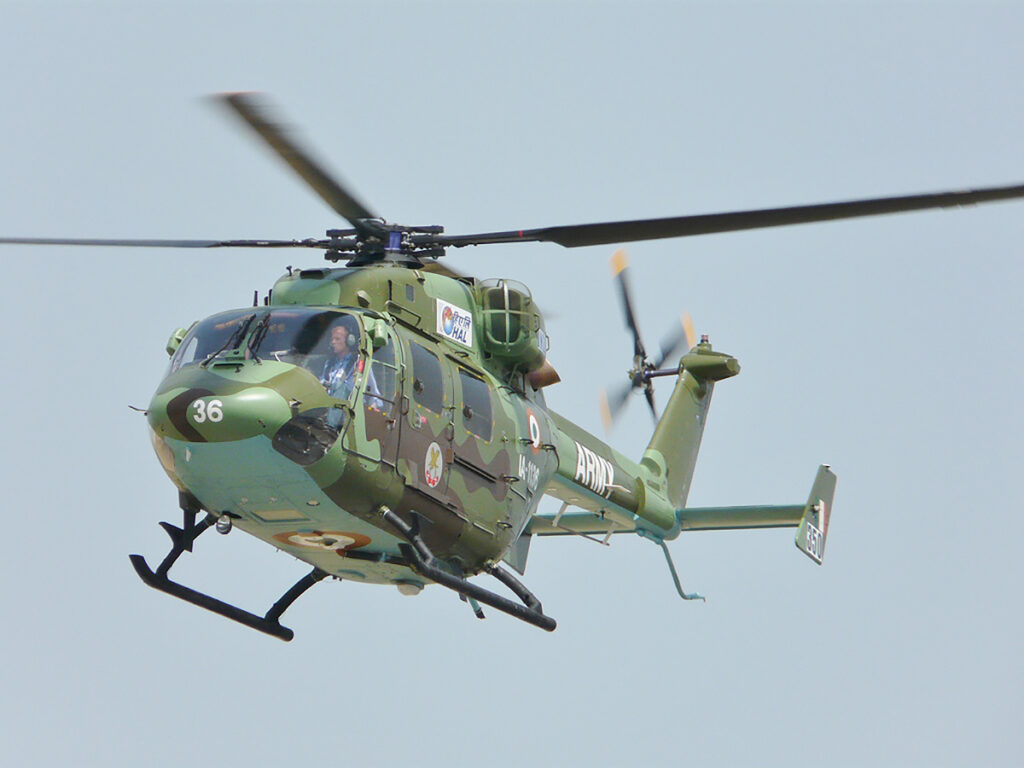 Argentina firma acuerdo para comprar helicópteros militares de India