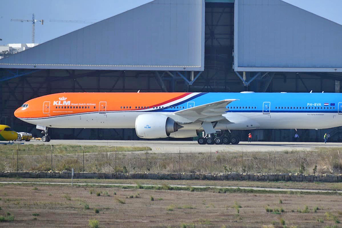 KLM’s only orange plane is getting a paint finish and losing the gradient