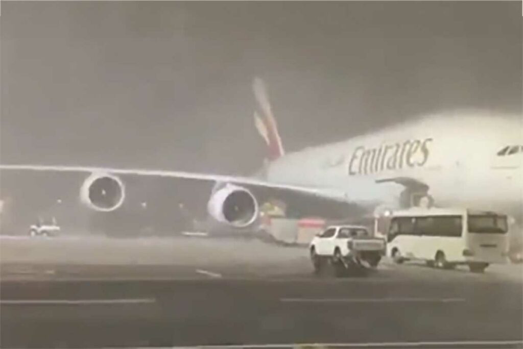 Emirates Airlines se vio obligada a proporcionar más de 250.000 vales de comida a pasajeros varados en el aeropuerto de Dubái.
