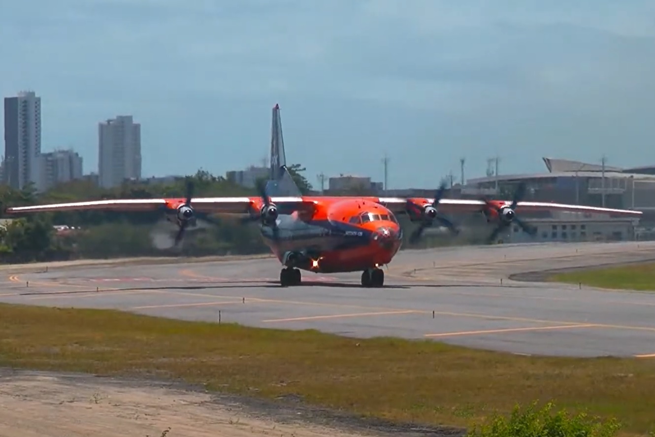 Avião soviético fabricado em 1966 pousará em 2 aeroportos no Brasil nos  próximos dias; assista ao vivo