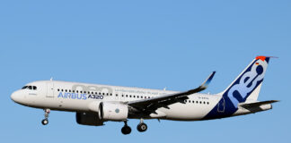 Airbus prevê crescimento do tráfego aéreo impulsionado pela urbanização e conectividade graças à eficiência das aeronaves Avião Airbus A320 em pouso na França