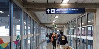 Dois passageiros foram presos após o desembarque de voo entre Foz do Iguaçu e Rio de Janeiro