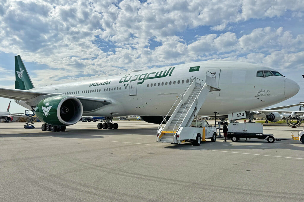 Los sauditas ya viajan con peregrinos a bordo de aviones Boeing 777, que cuentan con cerca de 500 asientos.