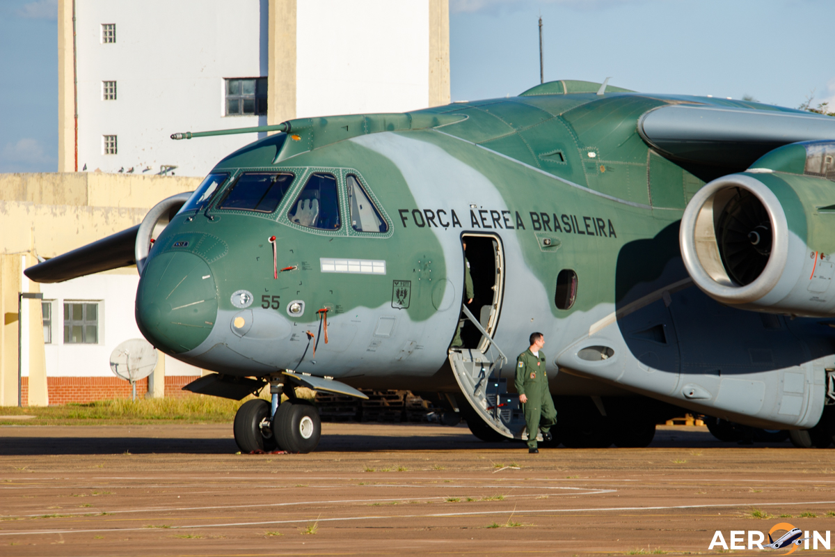 Vorbei an Deutschland führt die Embraer KC-390 von FAB ihre erste Rettungsmission im Libanon durch