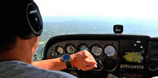 Após morte de aspirante a piloto, Anac pede que escolas de avião parem de dar banho de óleo nos pilotos