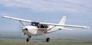 Dois aviões Cessna 172 colidem em voo no Canadá; um pousa em segurança e o outro está desaparecido