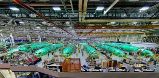 Boeing inaugura a quarta linha de montagem do 737 MAX em Everett visando mais entregas e saúde financeira