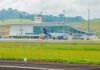 Mais de 300 pessoas foram vistas correndo na pista de pouso do Aeroporto da Zona da Mata