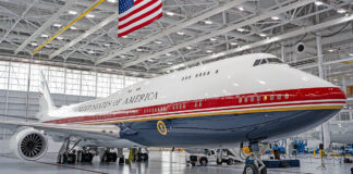 Com justificativa não muito convincente, Trump opta por voar no antigo Air Force One em vez do novo