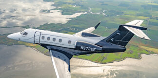 Nova versão do Embraer Phenom 300 recebe certificação tripla das principais autoridades aeronáuticas do mundo
