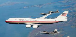 Registros mostram o “Air Force One” provisório escoltado por caças F-22 Raptor em ensaio para voos de celebração