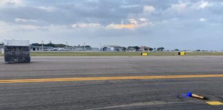 Dia de vendaval no Aeroporto do Galeão resultou em contêiner na pista de pouso e dano ao balizamento noturno