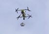 Uso de drone ajuda a salvar vida de homem em parada cardíaca ao transportar um desfribilador