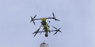Uso de drone ajuda a salvar vida de homem em parada cardíaca ao transportar um desfribilador