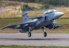 Voa pela 1ª vez um caça Gripen do Brasil com cockpit para dois pilotos