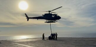 Marinha realiza treinamento embarcado com helicóptero IH-18 a bordo do Navio-Aeródromo Multipropósito “Atlântico”