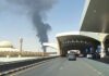 Míssil atinge depósito de combustível no aeroporto de Riade e provoca grande nuvem de fumaça