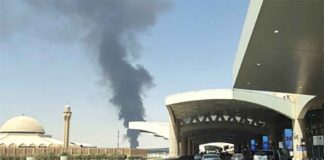 Míssil atinge depósito de combustível no aeroporto de Riade e provoca grande nuvem de fumaça