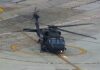 Helicóptero militar Black Hawk do Exército desperta atenção ao pousar no Aeroporto de Congonhas
