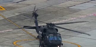 Helicóptero militar Black Hawk do Exército desperta atenção ao pousar no Aeroporto de Congonhas