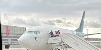 Passageiros são surpreendidos ao descobrir que seu avião foi apreendido por ordem judicial