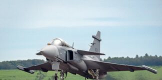 Decola o 1º caça Gripen E produzido no Brasil pela Embraer