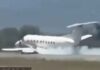 Avião Embraer atinge uma zebra durante a decolagem de lugar africano e precisa pousar em emergência